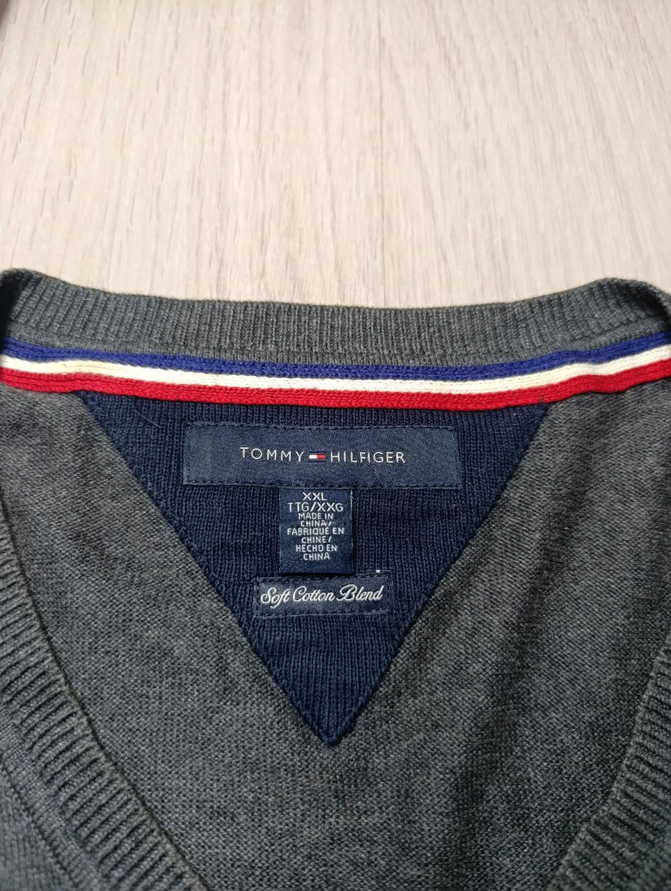 Tommy Hilfiger Gray V-Neck Sweater Men's XXL – photo 2